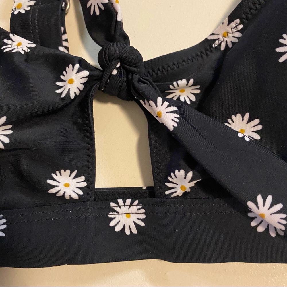 Daisy tie front bikini top - Picture 3 of 7